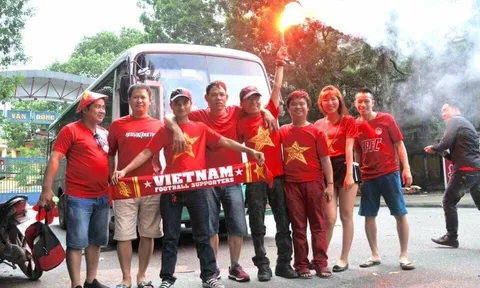 ĐT Việt Nam - Campuchia: CĐV Hải Phòng lại mang "báu vật" đến Mỹ Đình