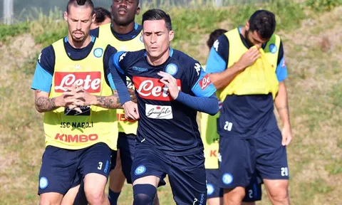 Napoli rèn quân trước giờ tiếp đón 'kẻ thách đấu'