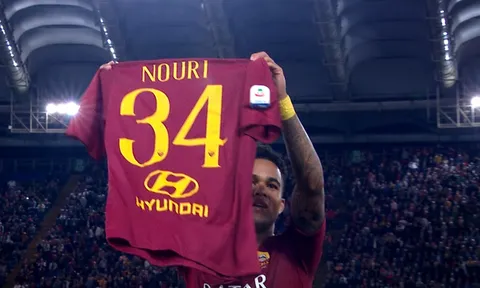 Kluivert tri ân đồng đội sau bàn thắng đầu tiên tại Champions League