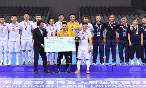Giải futsal Quốc tế 2017: Thầy trò HLV Miguel Rodrigo rạng danh trên mục nhận huy chương