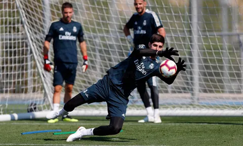 Courtois miệt mài tập luyện, chờ Lopetegui trao cơ hội