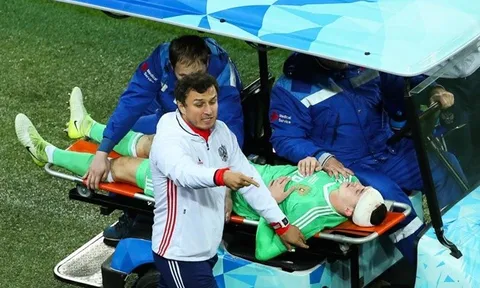 Đây, lý do Mourinho ném giỏ chai nước sau bàn thắng của Fellaini