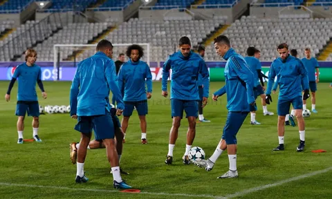 Ronaldo và đồng đội tập luyện trên đảo Síp
