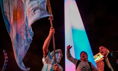Sau vòng 14 La Liga: Đại gia ngã ngựa