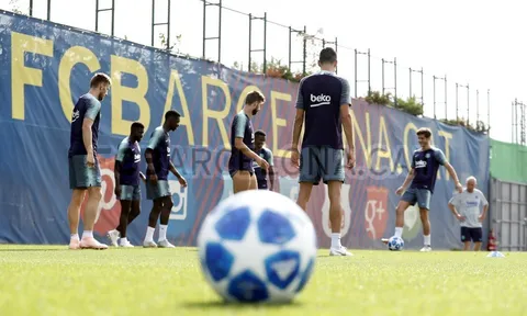 Kéo sập 'tử địa', Barca chuẩn bị mở cánh cửa bảng 'tử thần'