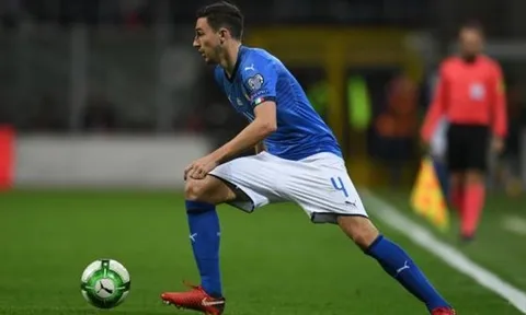 3 CLB Serie A cùng lúc theo đuổi hậu vệ M.U