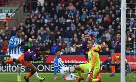 3 điểm nhấn Huddersfield 0-3 Man City: "'Kẻ thừa" ở Real tỏa sáng, Liverpool nên lo lắng