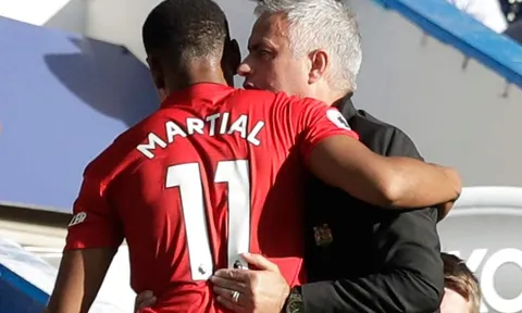 3 điều Mourinho cần làm để giữ mạch bất bại: Tin vào gà son Martial