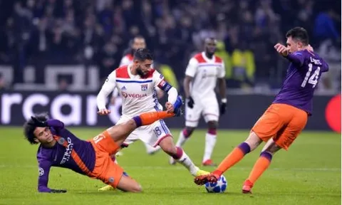 3 điều rút ra từ trận Lyon 2-2 Man City: Pep nhớ Mendy, "quái vật trẻ tuổi" Cornet