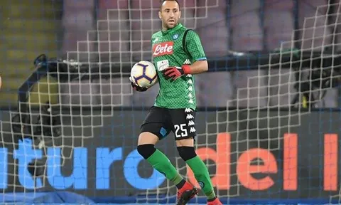 Cha của David Ospina khẳng định Napoli muốn giữ anh lại