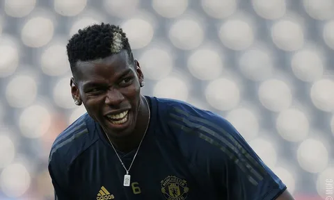 Pogba cười sặc sụa trước tin đồn Ronaldo đề nghị Juve chiêu mộ anh