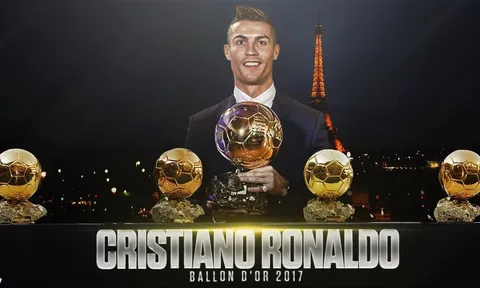 Ronaldo nhận Quả bóng Vàng trên tháp Eiffel