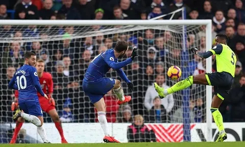 Có hay không chuyện Hazard phản đối "Sarri-ball"?