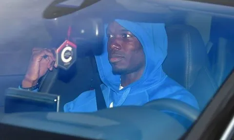 Sau 'giông bão', HLV Mourinho và Pogba phản ứng khó tin