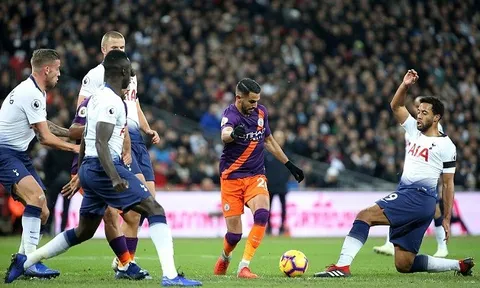 4 cầu thủ Tottenham bất lực nhìn Mahrez làm "ảo thuật"