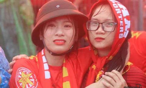 U23 Việt Nam tan giấc mơ chung kết ASIAD, fan nghẹn ngào lệ rơi
