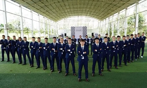 Về phố núi "dàn sao" U23 Việt Nam mặc vest sang chảnh sẵn sàng trở lại V-League