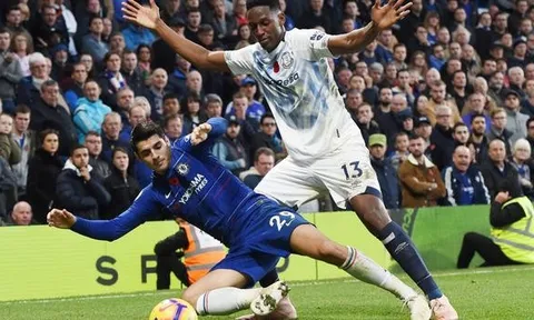 Có thể Morata diễn "lố", nhưng Chelsea thực sự mất oan penalty