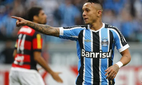 Hạ Man City vụ Everton Soares, Man United sẽ bắt đầu nhuộm đỏ Manchester