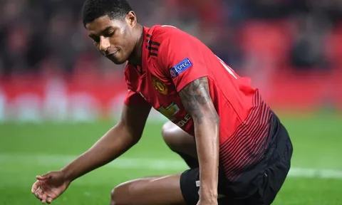 "Rashford vẫn cứ chạy chỗ, nhưng chẳng ai định chuyền cho cậu ấy cả"