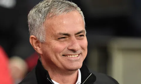 Nhà Glazers "bốc hơi" 300 triệu bảng, Mourinho vẫn được cấp tiền tấn