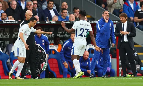 Conte lên tiếng bảo vệ Batshuayi giữa cơn bão chỉ trích