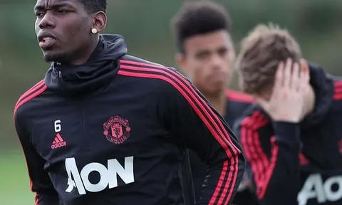 Paul Pogba gây họa khiến 25 nhân viên Man Utd phải đau đầu