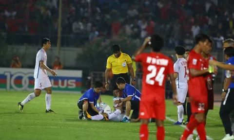 Việt Nam hòa Myanmar, trọng tài bị 'ném đá' không thương tiếc