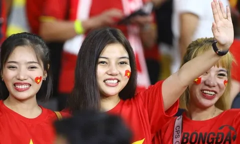 Mỹ nữ Việt khoe sắc trên khán đài Bukit Jalil: Nhớ camera Mỹ Đình