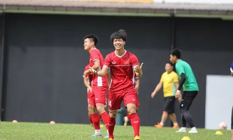 Công Phượng tươi không cần tưới trên sân tập