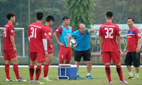 U23 Việt Nam tập đá 4 hậu vệ: Hãy thay đổi để thành công