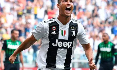 Ronaldo đến Juventus vì... giận lẫy?