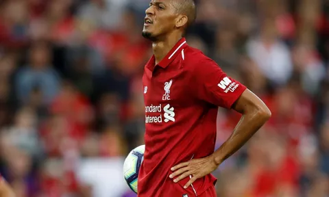Còn chưa được ra sân, Fabinho đã được fan giúp tìm "người chia lửa"