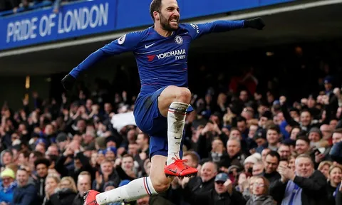 Higuain 'mở tài khoản' bằng cú đúp, Chelsea hủy diệt Huddersfield 5 bàn không gỡ