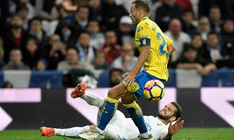 Ramos đổ máu, Real và Atletico cầm chân nhau không bàn thắng