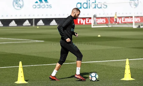 Benzema trở lại giải cứu Real Madrid
