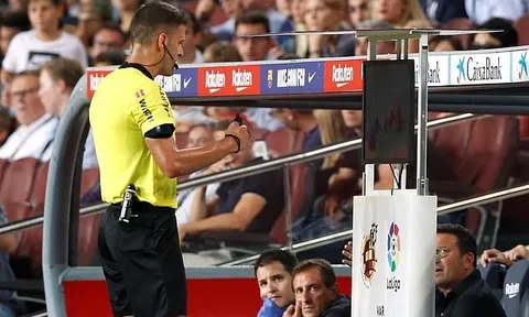 Abidal so tài sút pen với nhà vô địch quyền Anh