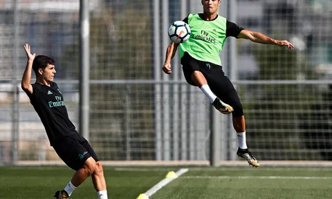 Ronaldo sung sức; Bale vẫn tập riêng