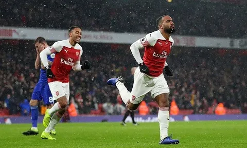 5 điểm nhấn Arsenal 2-1 Cardiff: Aubameyang vượt mặt huyền thoại Henry, Man Utd kém Arsenal ở một điểm