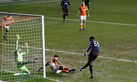 5 điểm nhấn Arsenal 3-0 Blackpool: Đội hình siêu dị của Emery, Sao trẻ tiếp tục mộng mơ