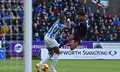 5 điểm nhấn Huddersfield 1-2 Arsenal: Trò cưng Emery lên tiếng; Điểm tựa trên vai "Người khổng lồ"
