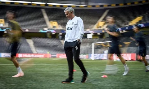 5 điều rút ra ở buổi tập của Man Utd trước Champions League: Mourinho không vui?