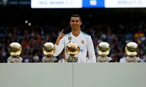 5 QBV cũng chẳng giúp Ronaldo vĩ đại nhất Real