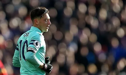 Emery chính thức lên tiếng về hành vi khó coi của Ozil
