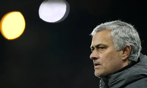 Fan Quỷ đỏ kêu gọi Sir Alex trở lại cứu Man Utd