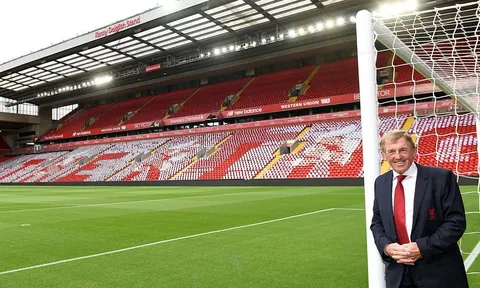Kenny Dalglish được vinh danh tại Anfield