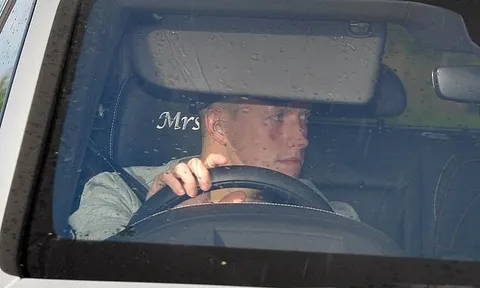 Phil Jones sẵn sàng, nhưng Mourinho nói KHÔNG