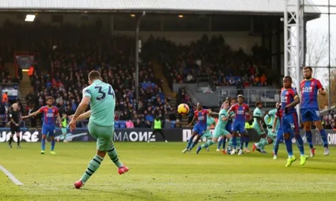 Xhaka mắc sai lầm, Arsenal đánh rơi chiến thắng thứ 12 ở phút cuối