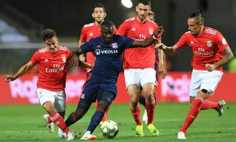 Từ France Football: Man Utd dự chi gần 100 triệu Euro cho "sao mai" Lyon