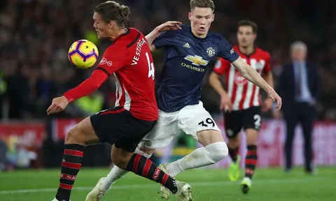 Mourinho đổi phong cách, bất ngờ gửi "lời có cánh" tới 5 cái tên